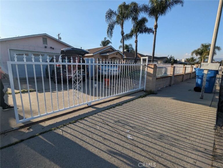 1361 S Mountain View Avenue, Pomona
