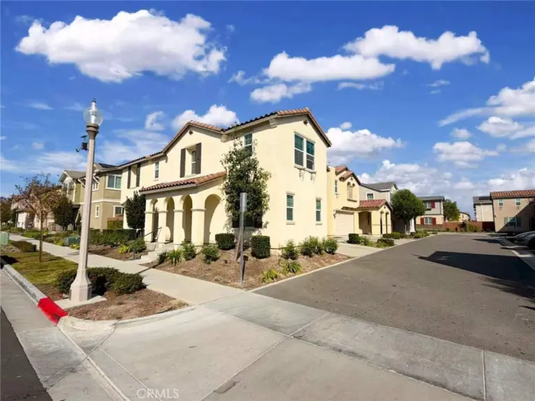 15981 Tanzinite Ln, Chino