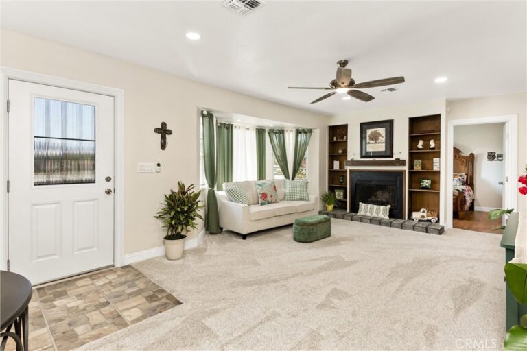193 N Maple Avenue, Fontana