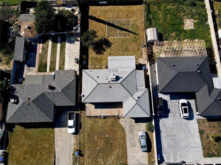 9454 Frankfort Avenue, Fontana