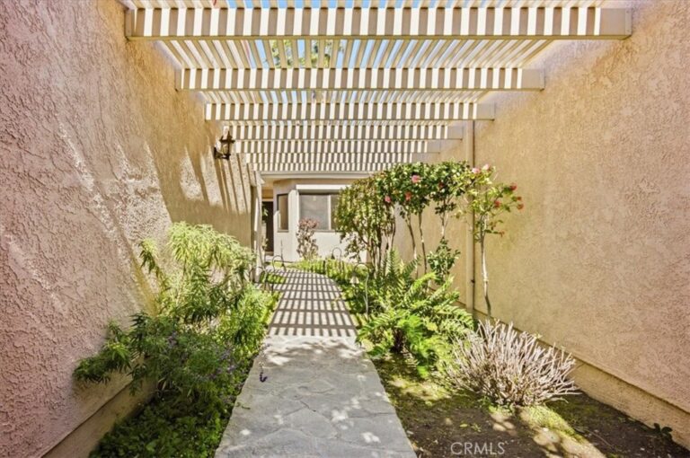 1015 Pebble Beach, Upland