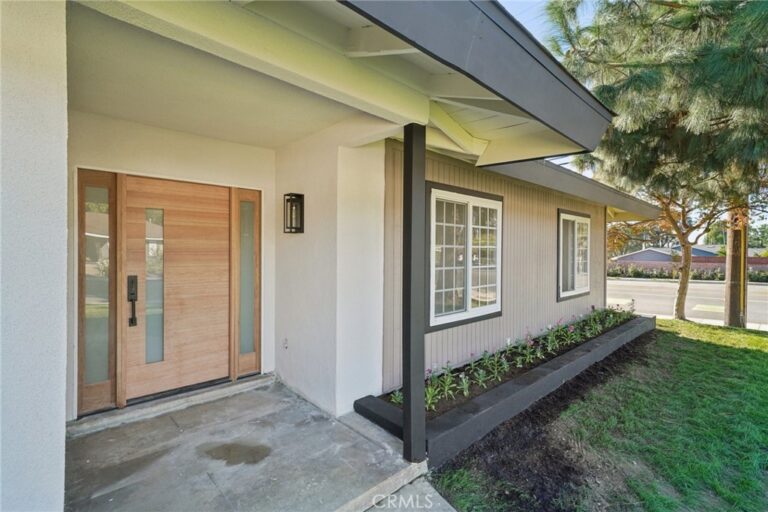 1098 Syracuse, Claremont