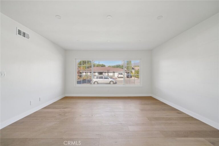 1098 Syracuse, Claremont