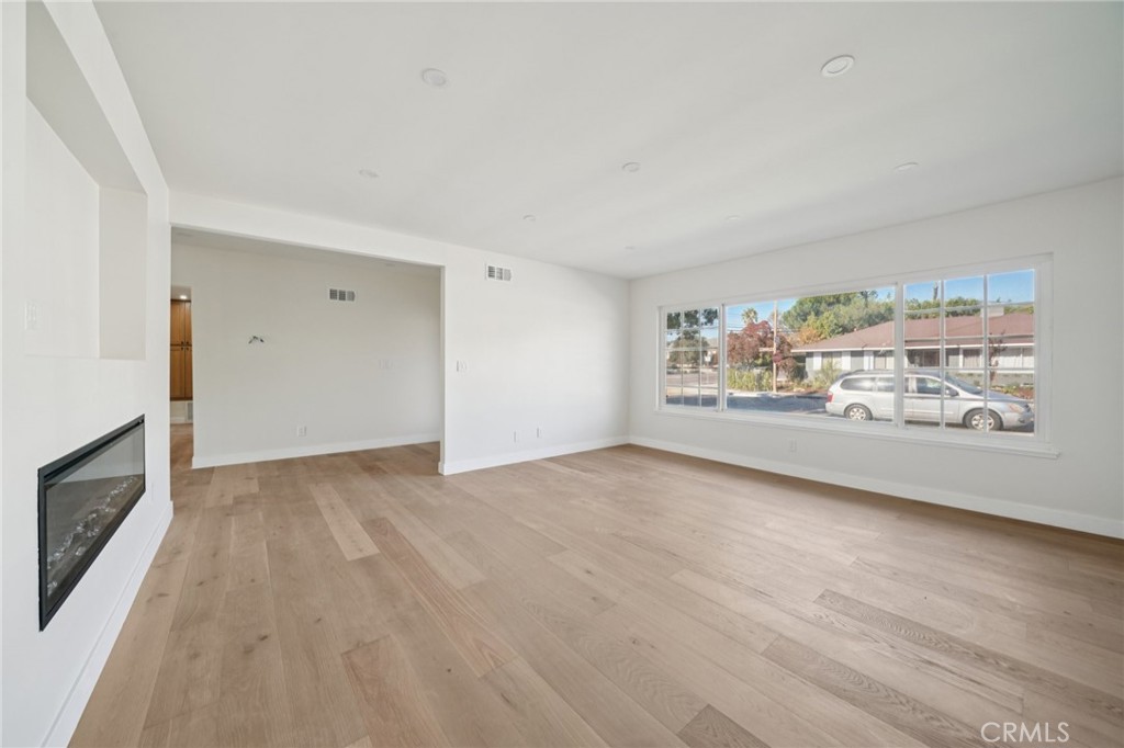 1098 Syracuse, Claremont