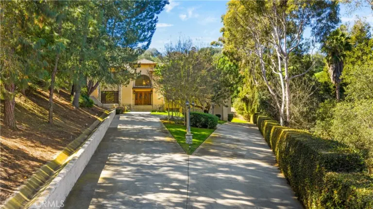 15930 Esquilime, Chino Hills