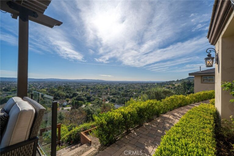 388 Conifer Road, Glendora