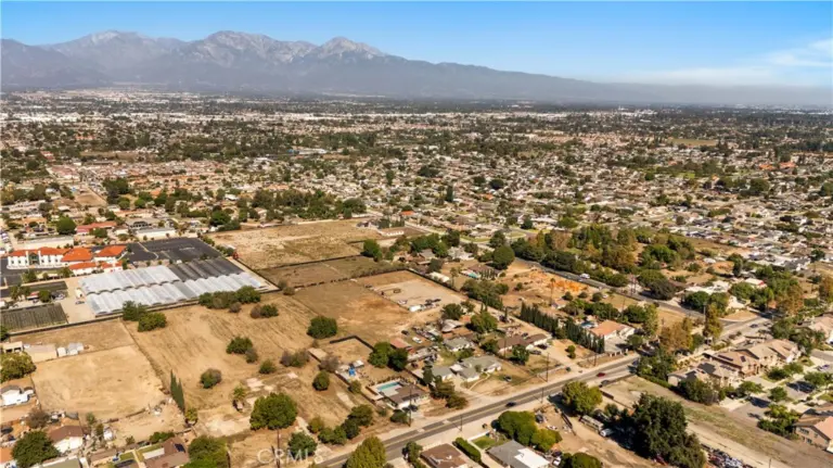 4610 Philadelphia, Chino