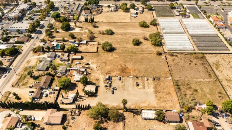 4610 Philadelphia, Chino