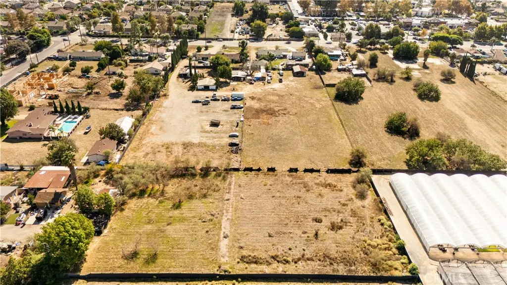 4610 Philadelphia, Chino