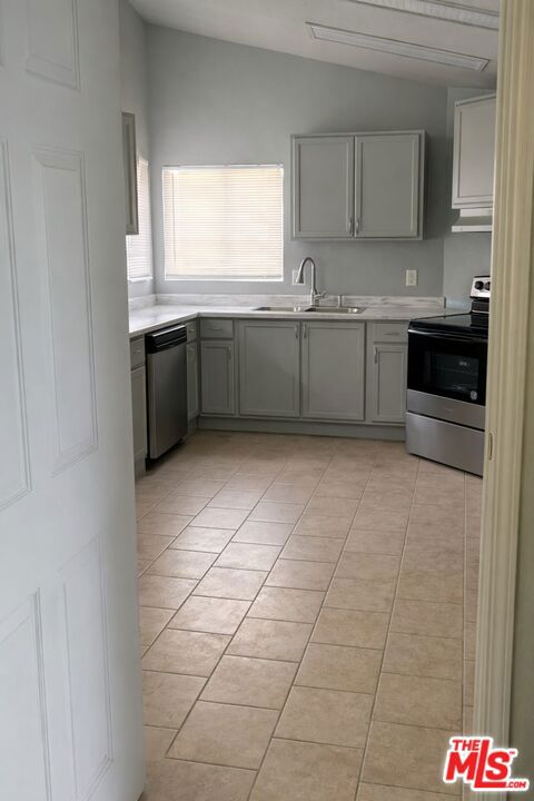 6831 Juniper Avenue, Fontana