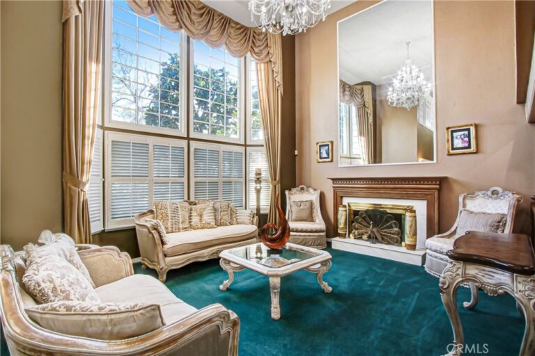 7954 Thoroughbred, Rancho Cucamonga