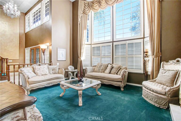 7954 Thoroughbred, Rancho Cucamonga