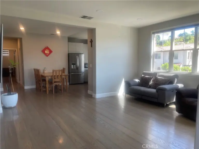 835 Francesca #201, Walnut