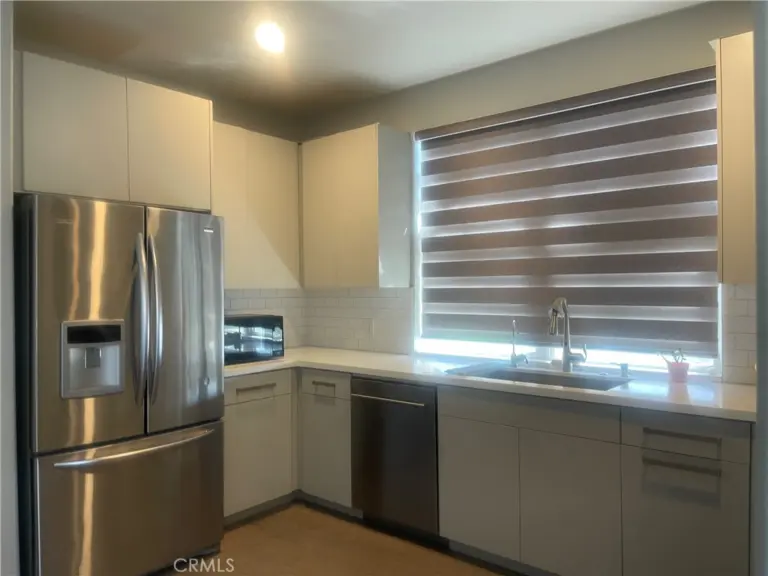 835 Francesca #201, Walnut