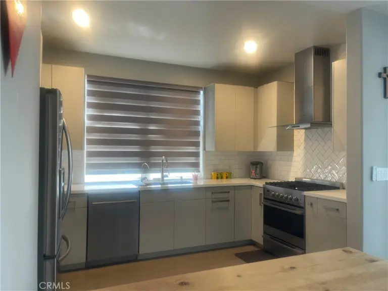 835 Francesca #201, Walnut