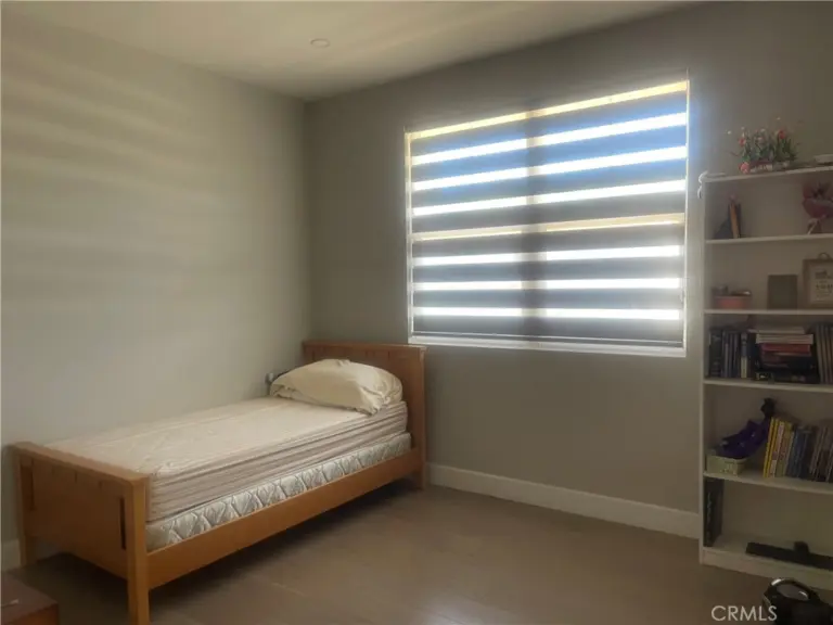 835 Francesca #201, Walnut