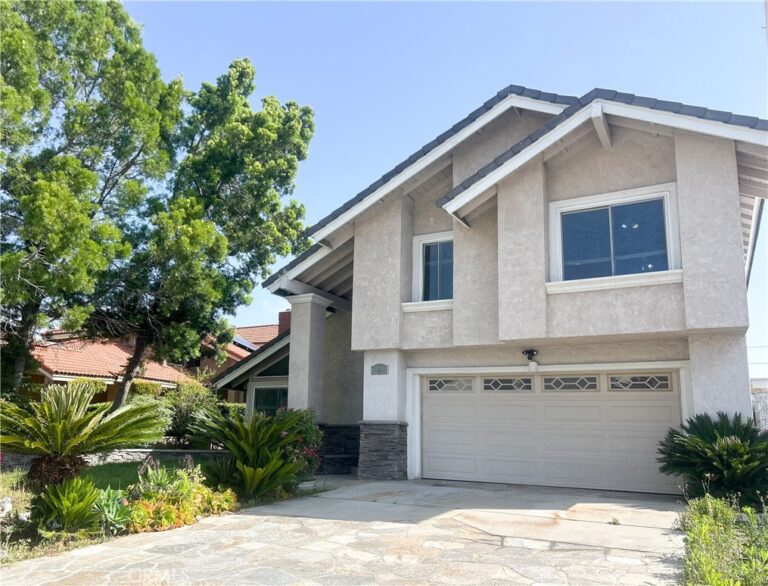 10 Bluff Point Circle, Pomona