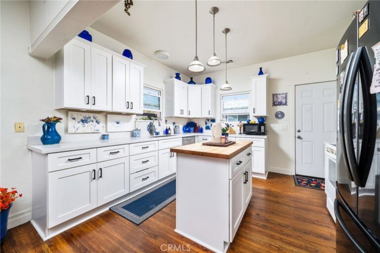 124 N Vista Bonita Avenue, Glendora