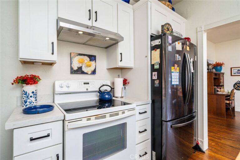 124 N Vista Bonita Avenue, Glendora