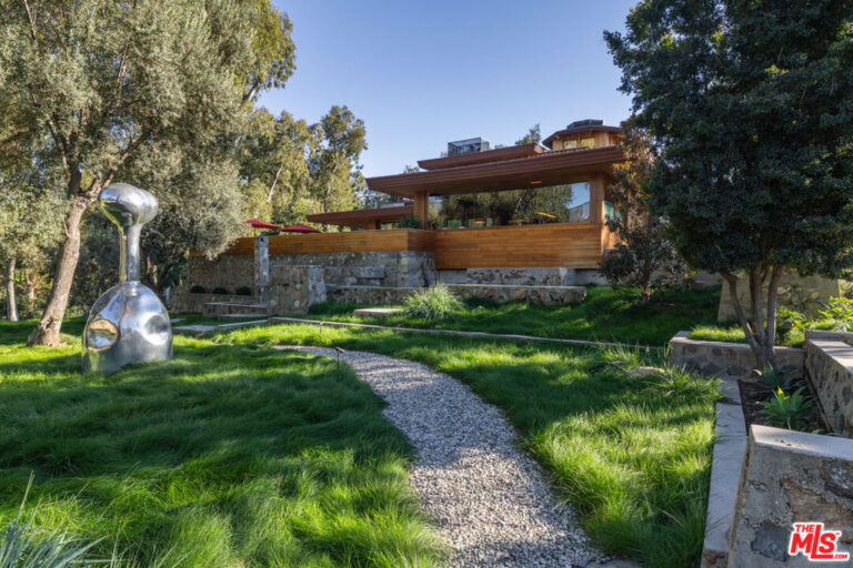 126 Summit Road, La Verne