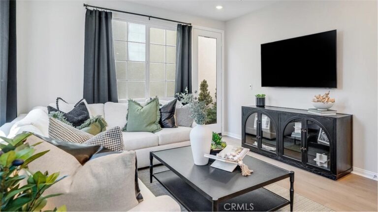 1277 Galaxy Way, Rialto