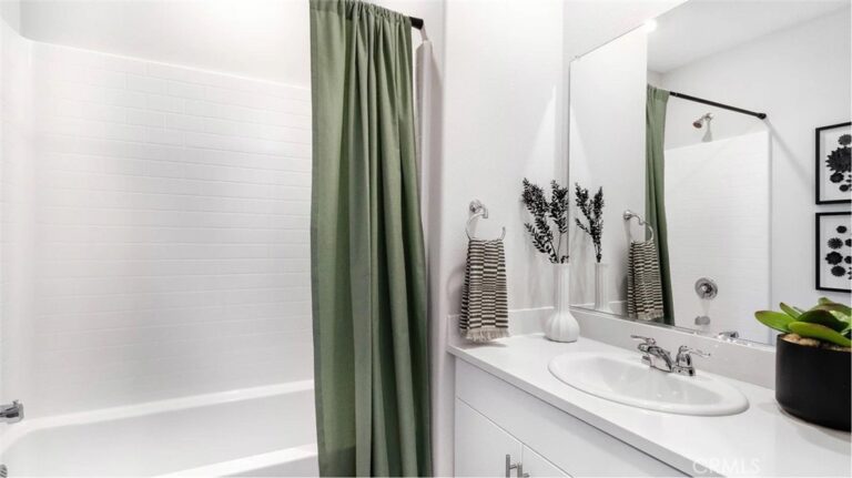 1277 Galaxy Way, Rialto
