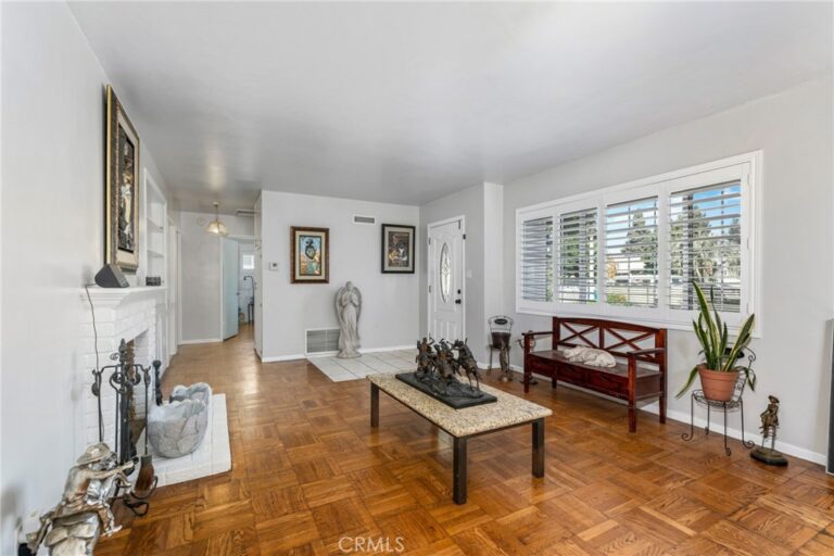 1333 Singingwood, Pomona