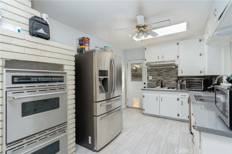 1333 Singingwood, Pomona