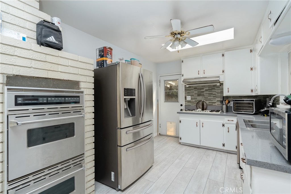 1333 Singingwood, Pomona