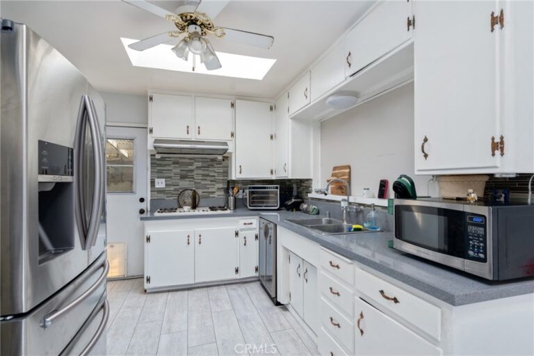 1333 Singingwood, Pomona