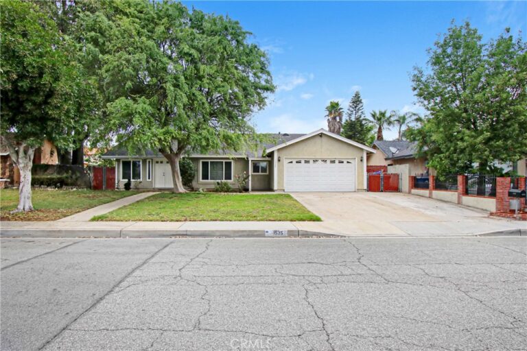 1535 E Hazeltine, Ontario