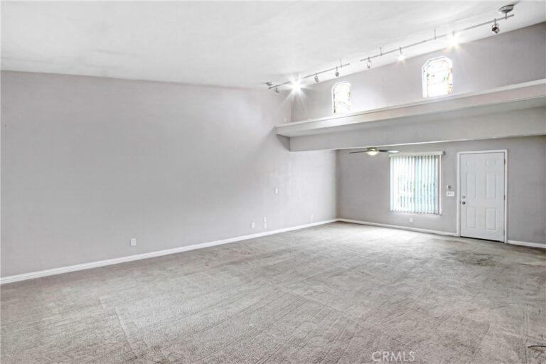 1535 E Hazeltine, Ontario
