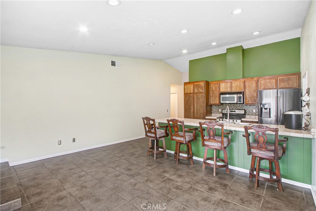 1535 E Hazeltine, Ontario
