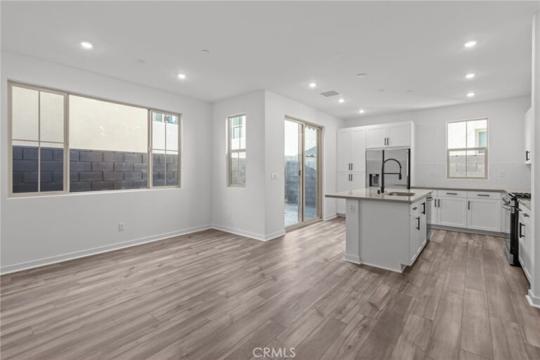 15880 Blue Copper Way, Fontana