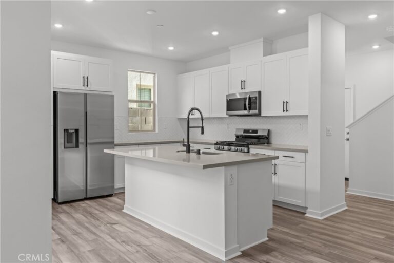 15880 Blue Copper Way, Fontana