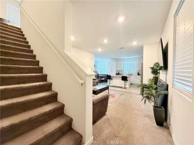 16584 Poppy Seed Ln, Fontana