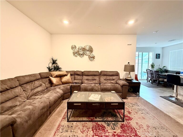 16584 Poppy Seed Ln, Fontana