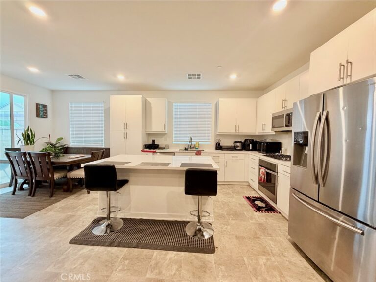 16584 Poppy Seed Ln, Fontana