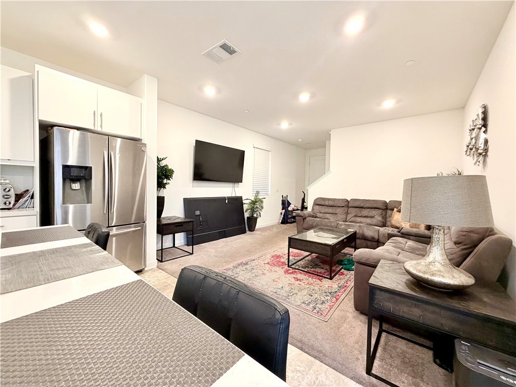 16584 Poppy Seed Ln, Fontana