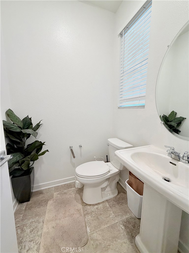 16584 Poppy Seed Ln, Fontana