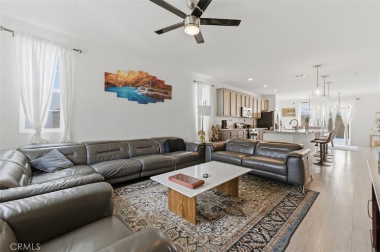 17019 Red tail, Fontana