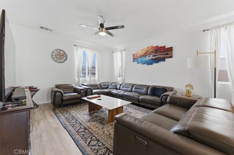 17019 Red tail, Fontana