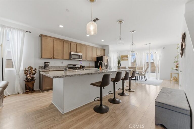 17019 Red tail, Fontana