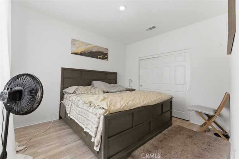 17019 Red tail, Fontana