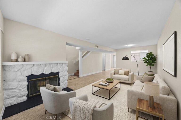 174 W Walnut #B, Rialto