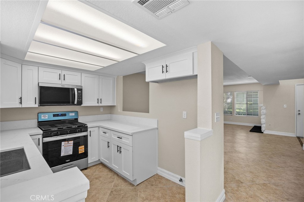174 W Walnut #B, Rialto