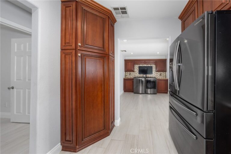 2022 E Linfield, Glendora