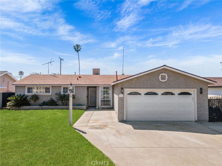 218 Foxbury, Pomona
