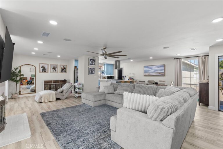 218 Foxbury, Pomona