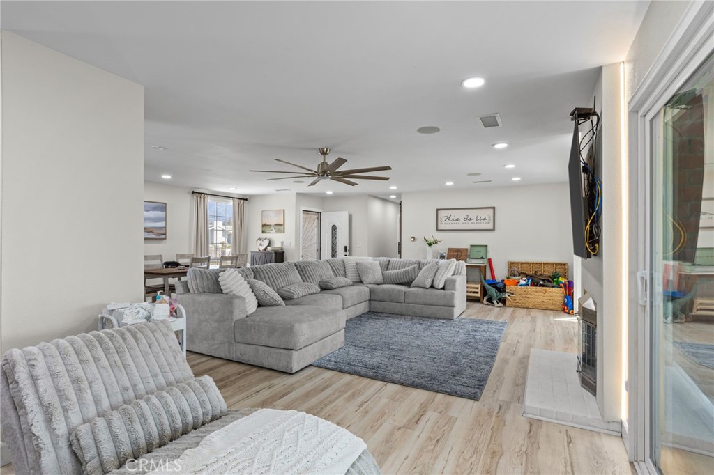 218 Foxbury, Pomona